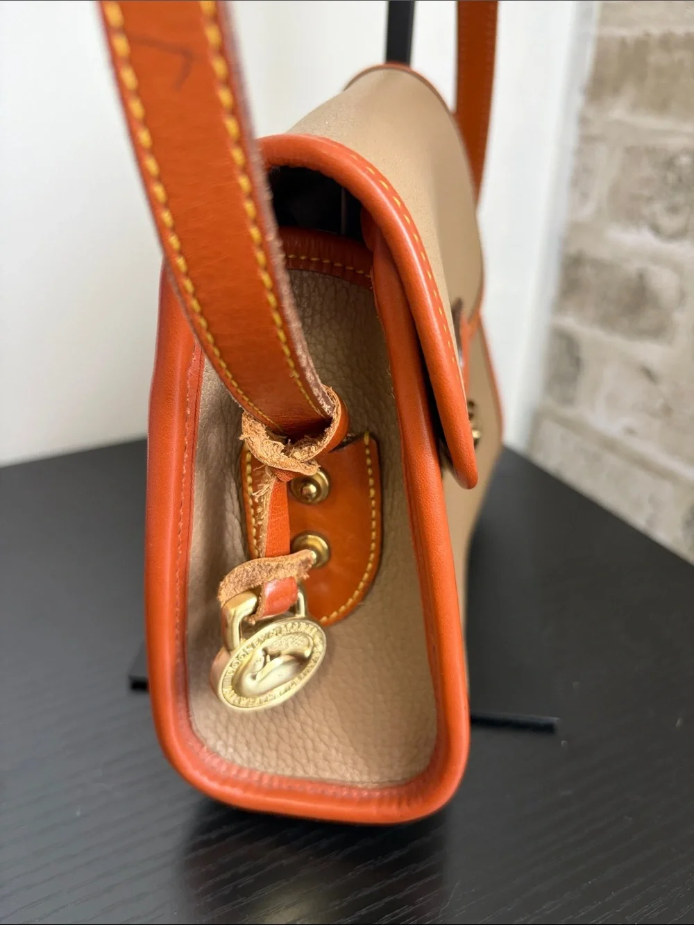 Dooney & Bourke Classic Tan Crossbody Shoulder Bag - Brown & Tan COA